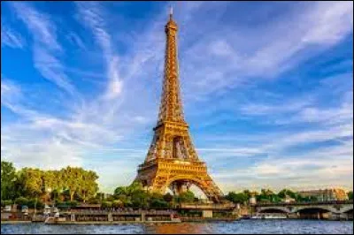 Quelle est la hauteur de la Tour Eiffel, l'un des monuments les plus connus du monde ?