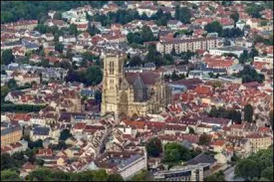 Meaux est, avec 55 700 habitants, la ville la plus peuplée du département :