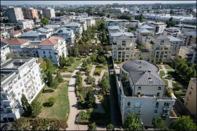 Massy est, avec 50 000 habitants, la troisième ville du département :