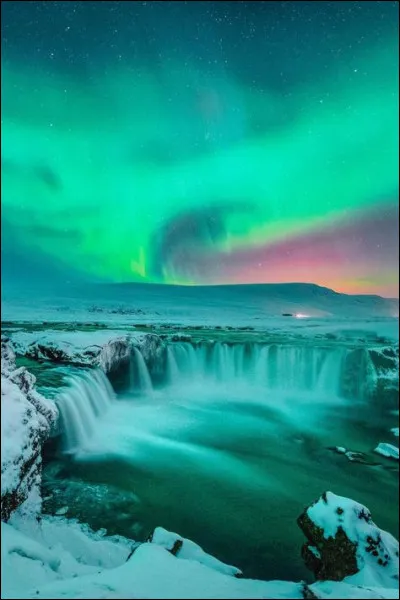 Qui chantait "J'ai demand&eacute; &agrave; la Lune" ?