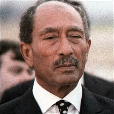 Quelle ann&eacute;e pr&eacute;sidentielle en France a &eacute;t&eacute; marqu&eacute;e par l�assassinat du pr&eacute;sident &eacute;gyptien Anouar el-Sadate et par un &eacute;tat de si&egrave;ge en Pologne ?