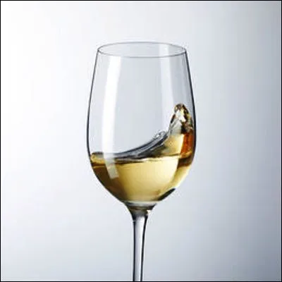 Quel c&eacute;page tr&egrave;s r&eacute;pandu dans le Bordelais et la vall&eacute;e de la Loire, est souvent associ&eacute; au cabernet franc ?