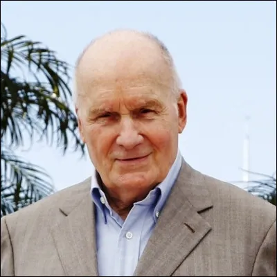 Dans quel documentaire d�Alain Resnais Michel Bouquet raconte-t-il les camps d�extermination nazis ?