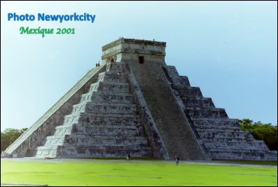 Quel est ce site du Yucatán au Mexique, considéré comme l'une des 7 merveilles du monde moderne, célèbre pour sa pyramide dédiée à la divinité maya Kukulkan ?