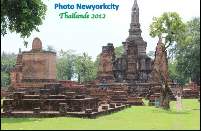 Quel est ce site de Thaïlande, patrimoine mondial de l'humanité, première capitale du Siam fondée en 1238, célèbre pour son art et ses réalisations politiques ?