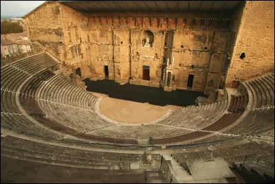 Dans quel département la commune d'Orange est-elle située ?
