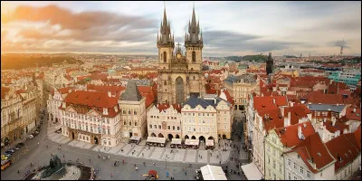 En République Tchèque, se tenir derrière...