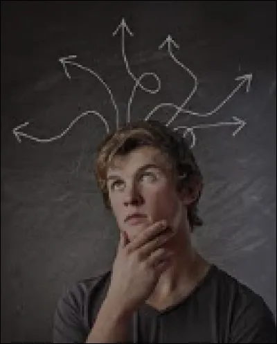 Je grandis, mais je ne suis pas vivant. Je n'ai pas de poumon, mais j'ai besoin d'air pour vivre. L'eau, même si je n'ai pas de bouche, me tue, que suis-je ?