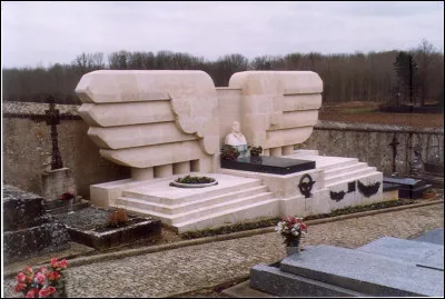 Hélène Boucher est décédée à l'âge de...