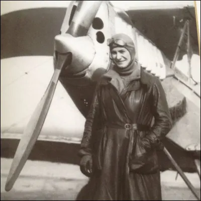 Hélène Boucher collectionnait-elle des articles de presse touchant aux aviateurs ?