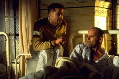 Je joue dans "L'Armée des douze singes" et dans "Seven".
Mon nom est :