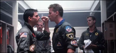 J'ai joué dans "Top Gun" et dans "Heat".
Je suis...