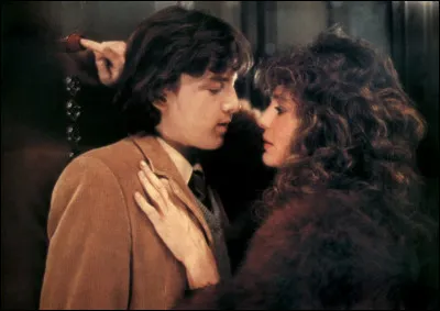 Dans un film, Jacqueline Bisset et Andrew McCarthy ont une liaison. Le titre de ce film est...