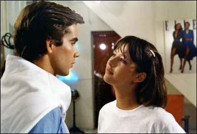 Cinéma : Dans le film "La Boum 2", de qui tombe amoureuse Vic ?