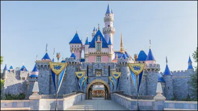 En quelle année a ouvert Disneyland, aux États-Unis ?