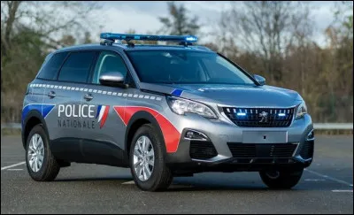 Ensuite, c'est une voiture de la police nationale qui suit les motards. Quelle est la marque du v&eacute;hicule ?
