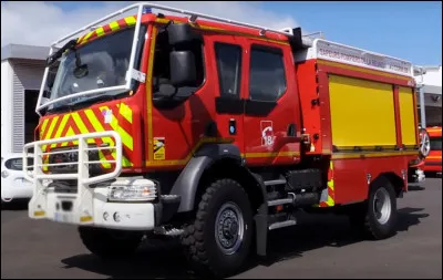 Ce camion de pompiers qui nous accompagne a trois fonctions : il peut &eacute;teindre des incendies en ville, mais aussi en zone rurale, et il peut intervenir en cas d'accident de la route. Quel est son nom ?