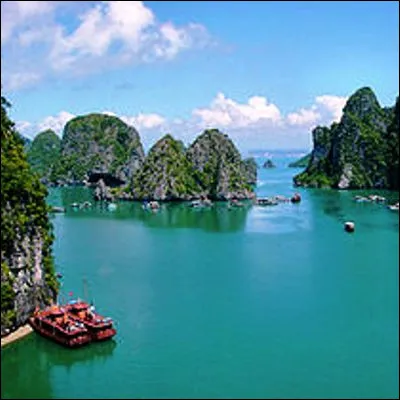 Comment sappelle cette baie du Vietnam, très prisée du tourisme ?
