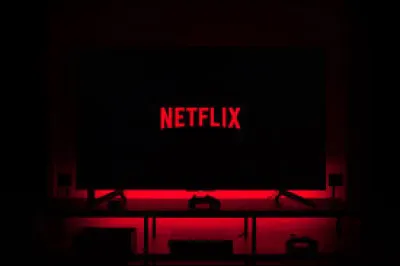 Lequel de ces hommes n'est pas l'un des fondateurs de la société "Netflix" ?