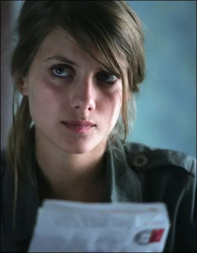 Dans quel film Mélanie Laurent cherche-t-elle son frère disparu ?