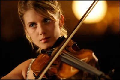 Dans quel film Mélanie Laurent est-elle une violoncelliste réputée ?