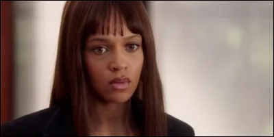 Où Bozer rencontre-t-il Leanna Martin ?