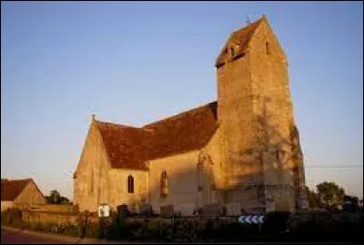 Nous sommes en Normandie devant l'&eacute;glise Saint-Martin, &agrave; Neauphe-sur-Dive. Commune de l'aire d'attraction d'Argentan, elle se situe dans le d&eacute;partement ...