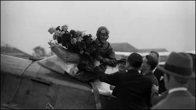 Démobilisée en juillet 1940, elle va offrir ses services à une association ; laquelle ?