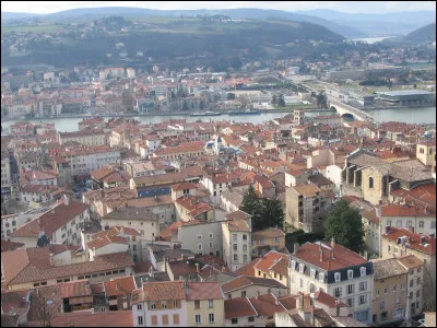 Vienne est le deuxième centre urbain du département avec 30 000 habitants :
