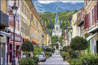 Albertville et Saint-Jean-de-Maurienne sont des villes du département :