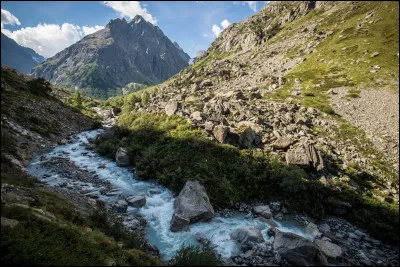 La chaîne de Belledonne, le massif du Taillefer, la vallée du Vénéon, sont dans le département :