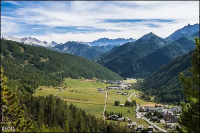 Le massif du Queyras est dans le département :