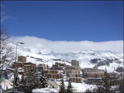 Les stations de ski de Montgenèvre, Orcières-Merlette, Serre Chevallier, sont dans le département :