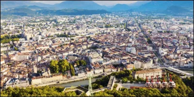 Sa préfecture est Grenoble :