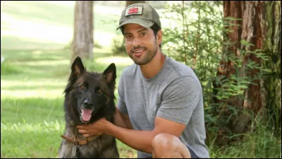 Comment sappelle lex-petite-amie de lagent Alvez ?