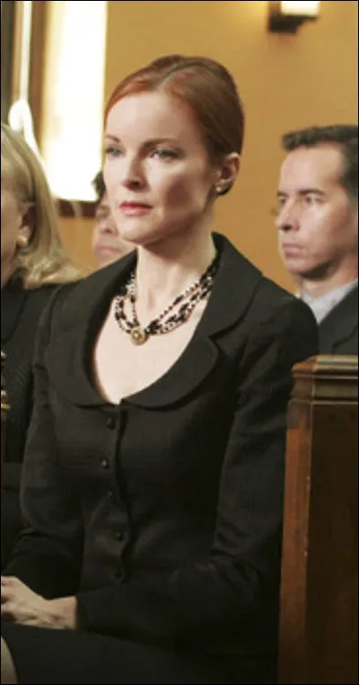 À quelle heure Bree annonce-t-elle à ses amies le décès de Rex ?