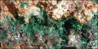 Lequel de ces minéraux est de couleur verte ?