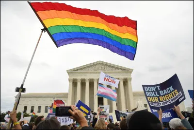 Que fais-tu, si tu vois un tiktokeur LGBT ?