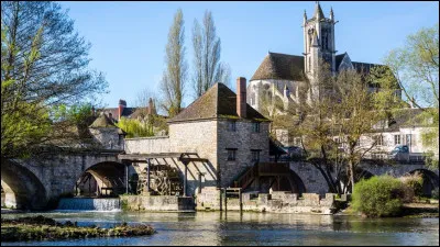 Dans quel département se trouve la petite ville de Moret-sur-Loing, représentée par de nombreux peintres dont Sisley ?