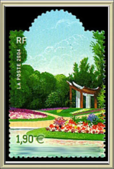 Cet autre abrite 7 951 taxons référencés de fleurs, bulbes et arbres, 1 500 variétés d'iris et 250 de tulipes !