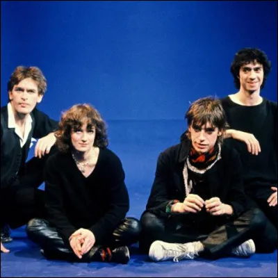 Quelle chanson n'a pas été écrite par le groupe "Téléphone" ?