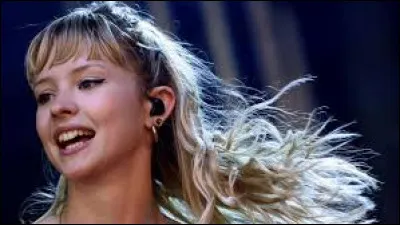 Lequel de ces titres n'est pas de la chanteuse Ang&egrave;le ?