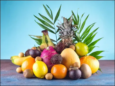 Quel fruit a un nom signifiant littéralement "pomme pleine de grains" ?