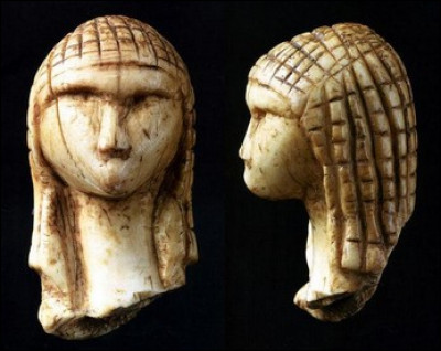 La Dame de Brassempouy est une petite tête de femme sculptée au Paléolithique sur de l'ivoire. À quand remonte cette création artistique ?