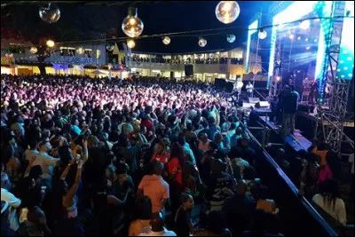 Vas-tu en bo&icirc;te de nuit ?