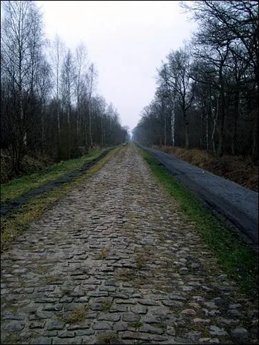 Voici un passage pavé mythique d'habitude utilisé pour le Paris-Roubaix , mais qui sera cette fois arrivée de la 3e étape du Tour 2010 :