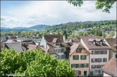 Dans quel pays la ville d'Aarau est-elle situ&eacute;e ?