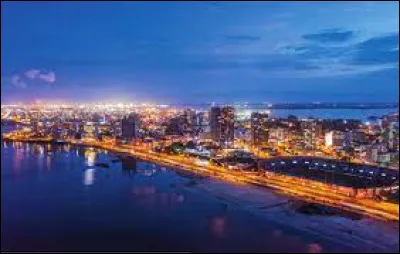 Dans quel pays la ville d'Abidjan se situe-t-elle ?