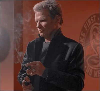 Qui est celui qui a envoyé John Kreese en prison ?