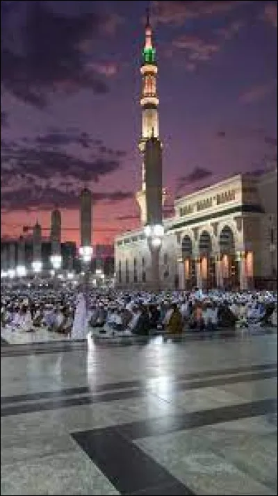 À quel moment les musulmans prennent-ils le repas du sahour pendant le Ramadan ?